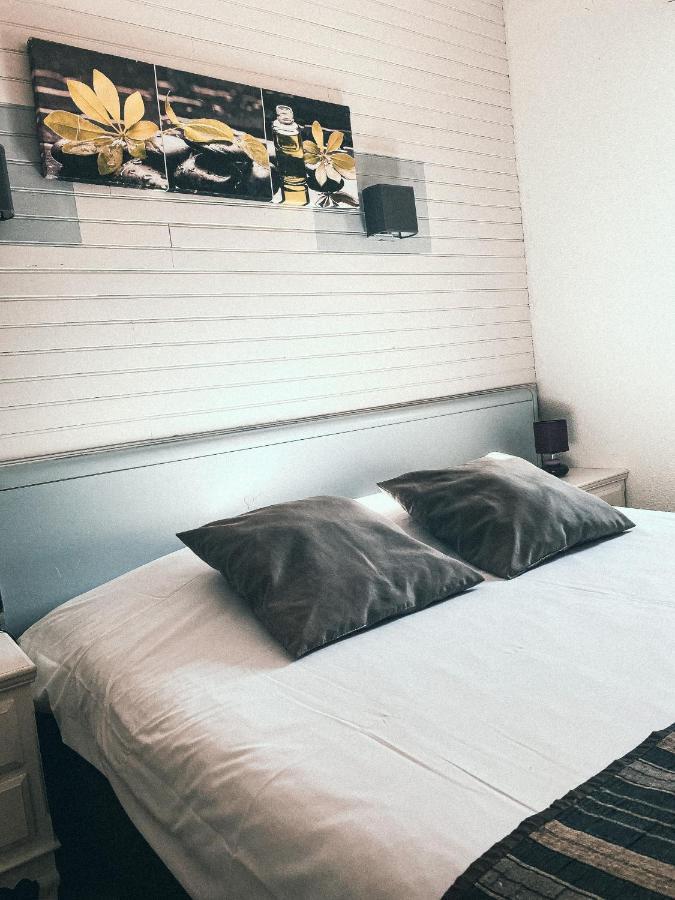 Auberge Des Pins ตูร์แรตส์ ภายนอก รูปภาพ